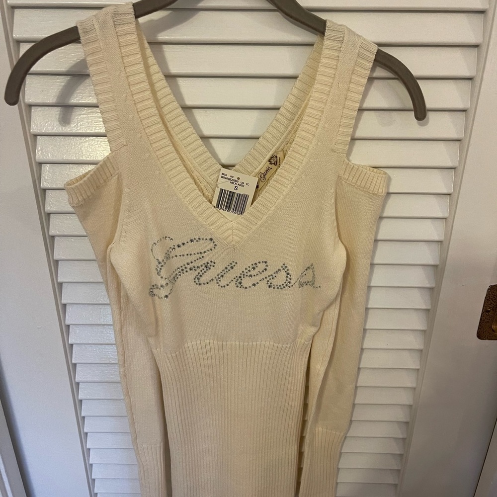 2 Guess shoulder showing vintage style one beige one gray